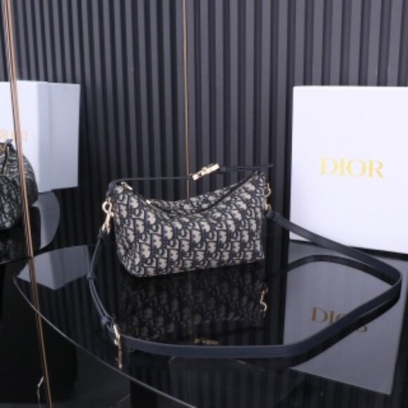 Classic DIOR Bag: A Stylish and Versatile Choice for Elegance - Picture 1 of 4